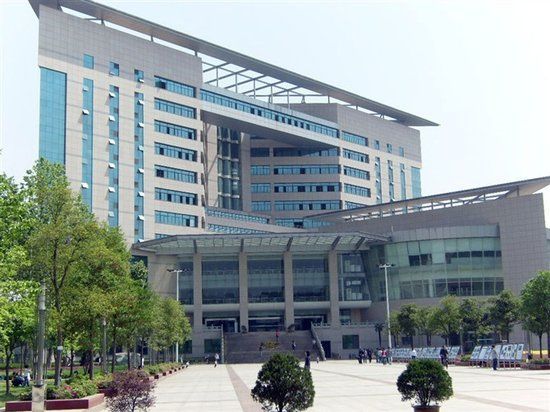 湖北大学湖北大学沙湖之滨,水碧琴园,日思日睿,笃志笃行-湖北大学