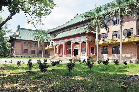 物,图为1934年建成的中大理学院生物地质地理教室,即今华农5号楼(曹赞