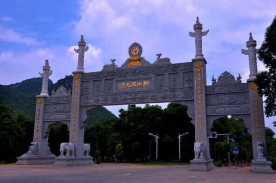 之旅 五一小长假一起出发吧 小编推荐有人说信奉佛教的人才往寺庙跑