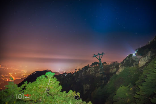 夜登泰山(图:四眼龙的新浪博客)