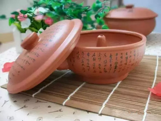 紫陶汽锅(图片来源:红河旅游网) 紫陶汽锅(图片来源:红河旅游网)