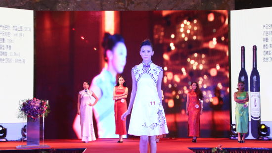 旗袍秀(图片来源:张玲) 旗袍秀(图片来源:张玲)