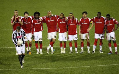 郑队长罚失点球查尔顿告别足总杯 郑队长罚失点球查尔顿告别足总杯