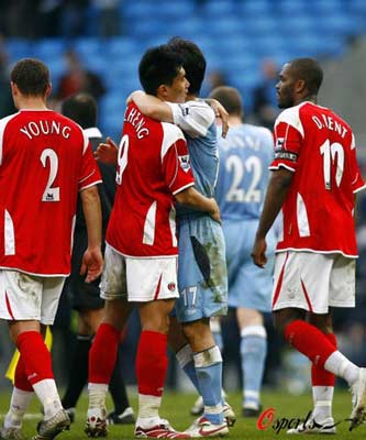 郑智VS孙继海,英超末代中国德比 郑智VS孙继海,英超末代中国德比