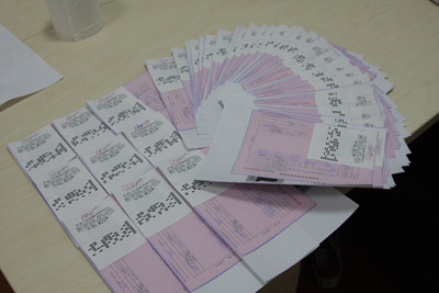 4200倍投,光彩票就一大摞,看来大奖还真是用钱堆出来的 4200倍投,光彩票就一大摞,看来大奖还真是用钱堆出来的