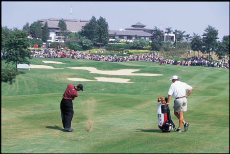 伍兹挑战前辈尼克劳斯在观澜湖设计的世界杯球场 伍兹挑战前辈尼克劳斯在观澜湖设计的世界杯球场