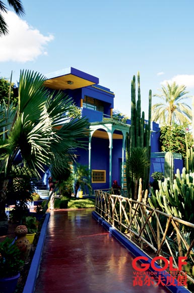 花园中,M a j o r e l l e妖艳的蓝色别墅 花园中,M a j o r e l l e妖艳的蓝色别墅