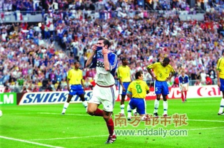 1998年决赛,巴西惨败给法国队,疑雾重重。 1998年决赛,巴西惨败给法国队,疑雾重重。