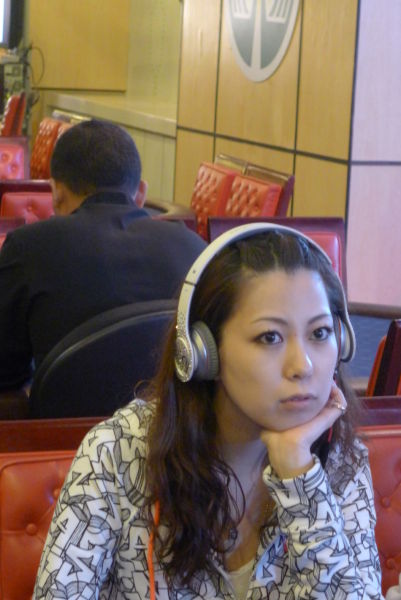 大眼美女陷入沉思 日本大眼美女陷入沉思