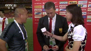 现场采访 这次不抢话筒了