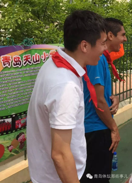 克拉罗斯捧场天山小学足球节