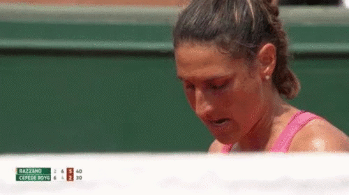 法国老将下手发球(动图)