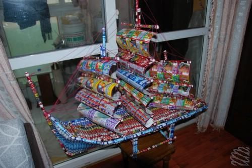 彩票神用途:萌妹子考场外送夫君彩票(图)_彩票