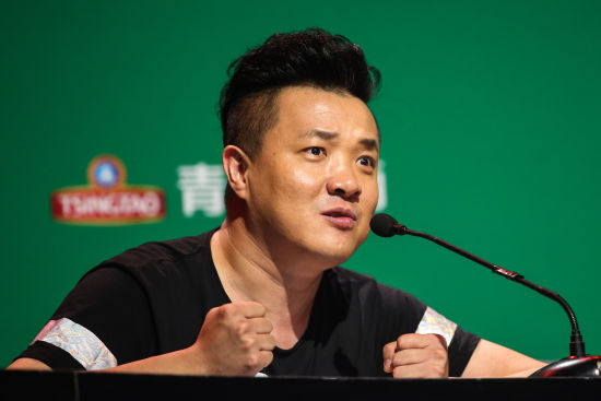 撒贝宁担任炫舞激情啦啦队评委 与杨健"互掐"