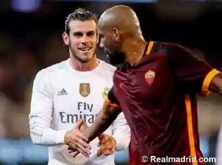 逗妹吐槽:麦孔演唱一趟而过