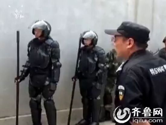 为了解救人质,山东曹县公安局副局长王付林以被劫持人叔叔的名义,多次