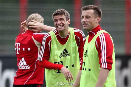 逗妹吐槽:小罗喝水捡助攻_手机新浪网