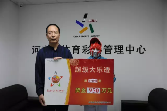 大奖得主领奖 大奖得主领奖