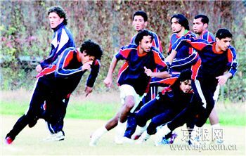 伊拉克国奥足球队顺义练兵 展现西亚狂狼风貌