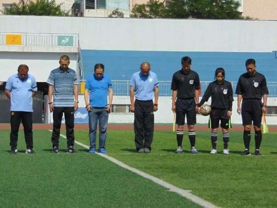 烟台足协联赛为英雄民警默哀 生前为业余足坛