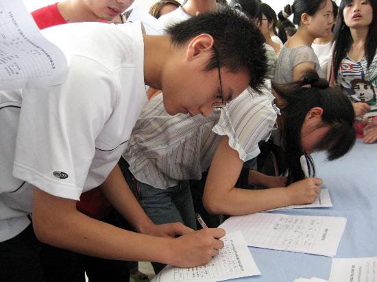 图文-女足世界杯成都赛区招募志愿者 大学生踊