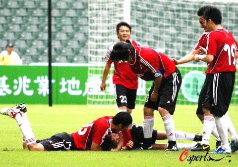 图文-[回归杯]中国明星队VS香港明星队 进球了
