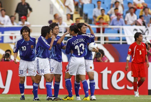 图文-[亚洲杯]日本4-1越南 扳平比分全队齐欢腾