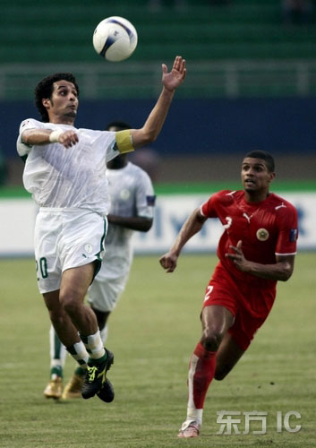 图文-[亚洲杯]沙特队4-0巴林队莫非上演"上帝之手"