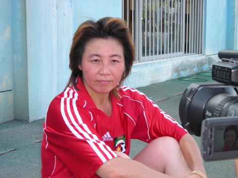 图文-高红参加明星足球队比赛 思索中国女足未来