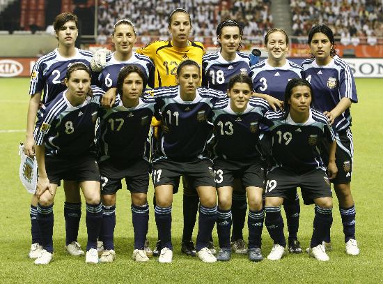 图文-[女足世界杯]德国11-0阿根廷阿根廷队员合影
