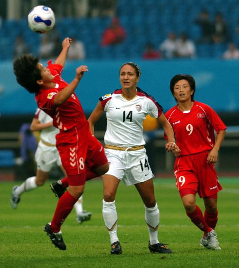 图文-[女足世界杯]美国2-2朝鲜 后仰式头球_国