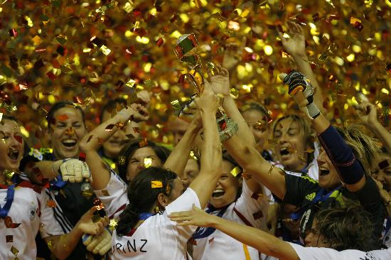 图文-女足世界杯颁奖仪式 德国姑娘的 疯狂 时