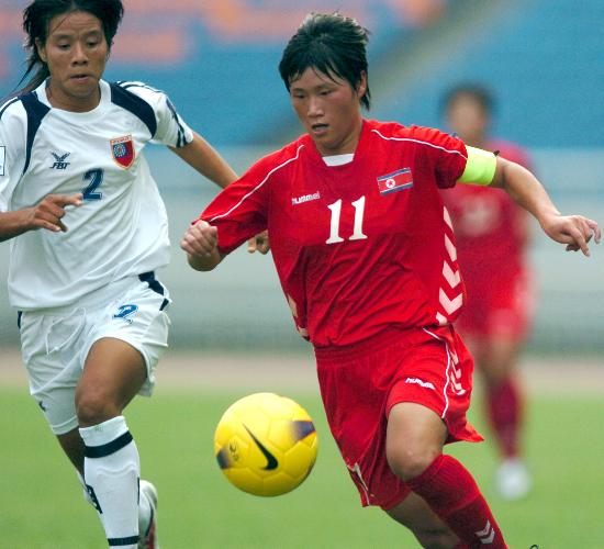 图文-<em>女足亚青赛</em>朝鲜3-0胜缅甸 丁恩欣带球突破