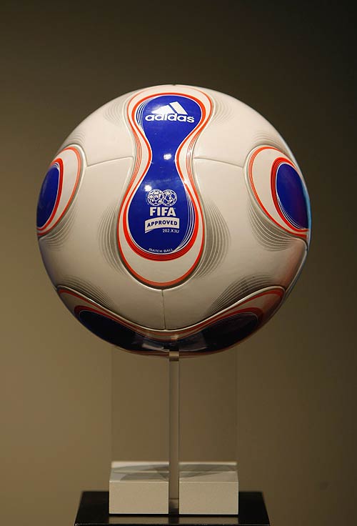 图文-2011年女足世界杯花落德国 比赛用球设计