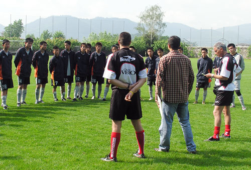 图文-走进北京八喜足球俱乐部 外教指导八喜队
