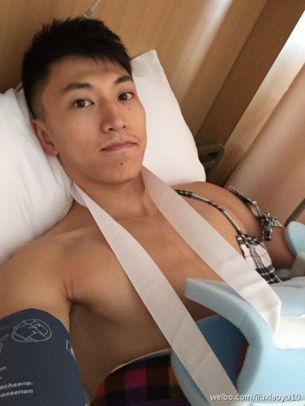 刘晓宇成功完成手腕手术