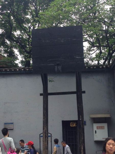这块篮板已经有不短的历史了