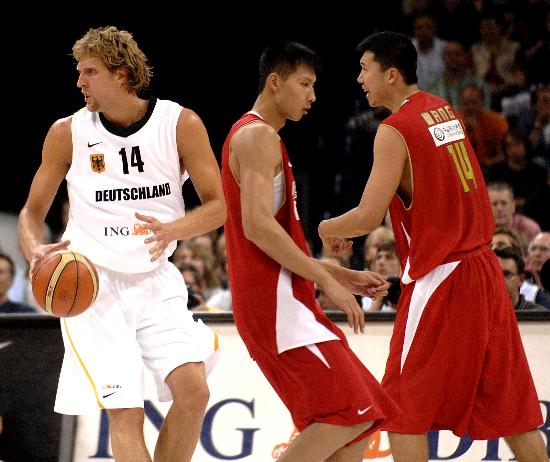 图文-[拉练赛]中国男篮55-88德国 联郅防诺维茨
