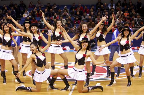 图文-CBA首钢篮球宝贝火辣热舞 活力四射的少女_篮球-CBA_NIKE新浪竞技风暴_新浪网