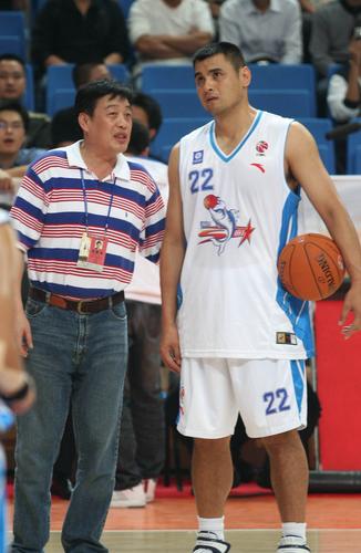 图文-[CBA]福建浔兴VS广东宏远 刘玉栋准备上