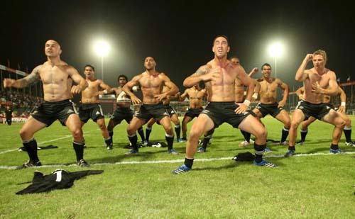 战舞彰显男儿豪迈 摩托车手倒转乾坤--体坛瞬间(图)_风之梓_新浪博客