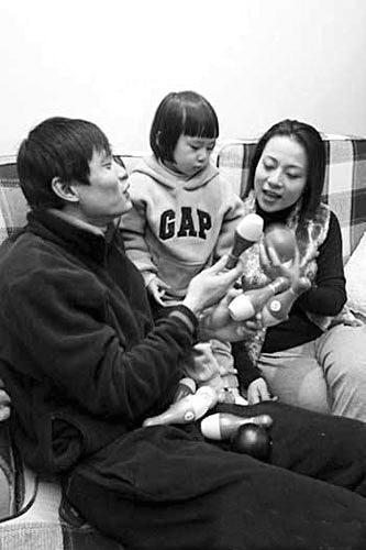 范志毅和前妻李倩及女儿 范志毅和前妻李倩及女儿