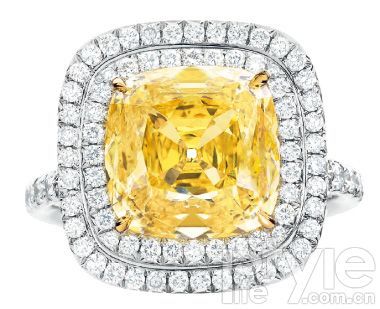 珠宝| 订婚钻戒 指尖上的幸福匙