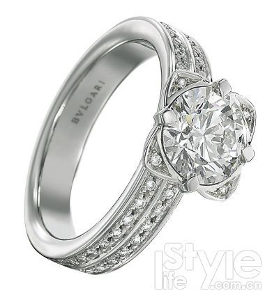 珠宝| 订婚钻戒 指尖上的幸福匙