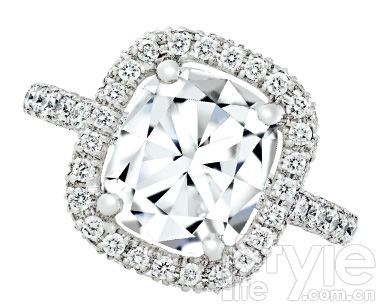 珠宝| 订婚钻戒 指尖上的幸福匙