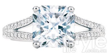 珠宝| 订婚钻戒 指尖上的幸福匙