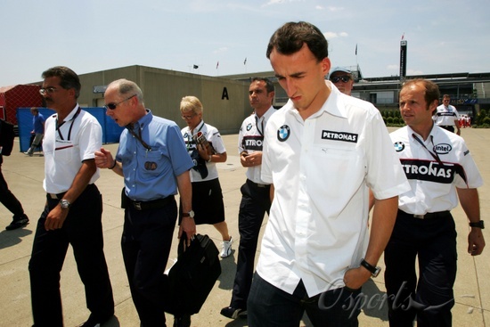 图文-F1美国大奖赛周四即景 库比卡被拒后垂头