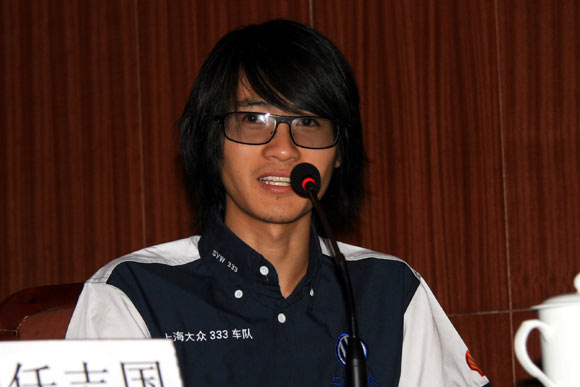 图文-CRC北京怀柔站赛前发布会 韩寒回答记者