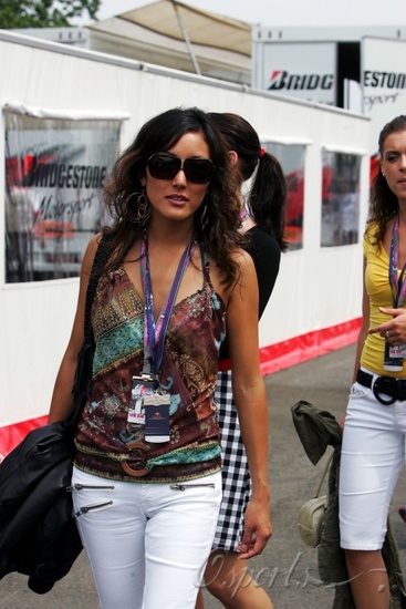 图文-F1法国站赛车女郎 VIP墨镜美女_赛车-F1