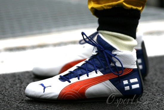 图文-F1斯帕试车次日(7.11) 科瓦莱宁的彪马鞋